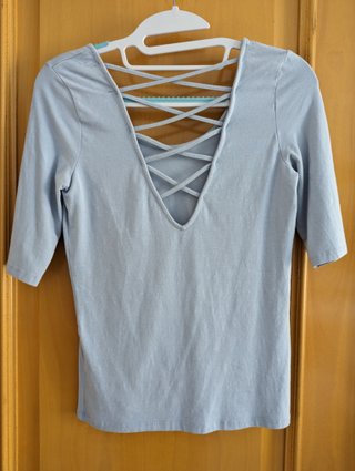 Jersey Bershka azul con tiras cruzadas