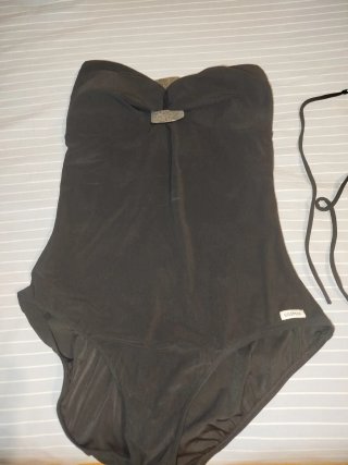 Bañador negro elegante con detalle plateado