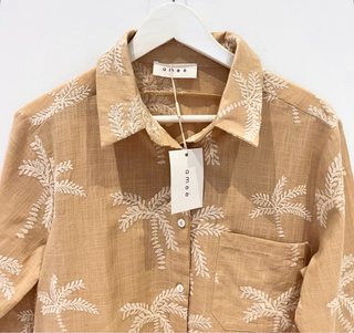 Camisa Lino Beige Palmeras Bordadas