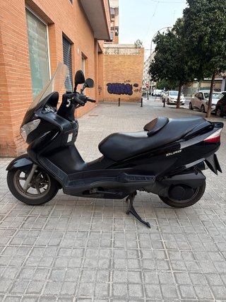 Suzuki Burgman 200 Negra