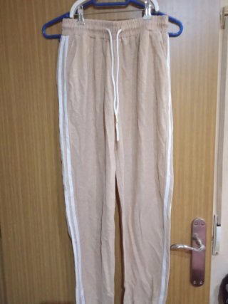 Pantalón beige con raya blanca Talla M