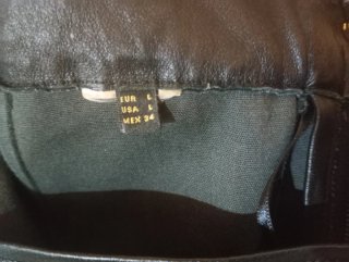 Pantalón de piel negro