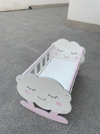 Cuna de juguete para bebé con diseño de nube