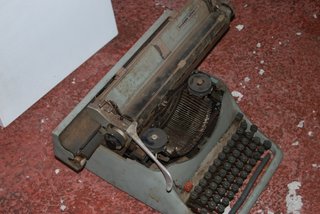 Máquina de escribir ANTIGUA Hispano Olivetti