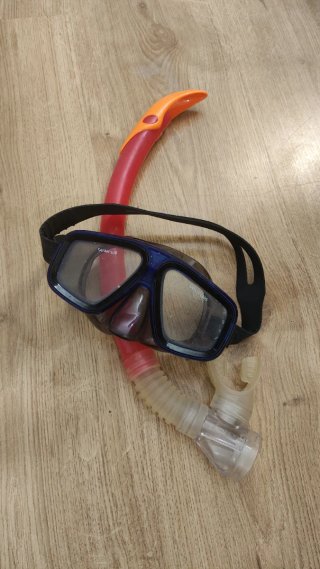 Gafas y tubo de buceo