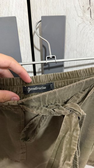 Pantalón corto verde militar con lazada