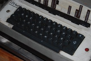 Máquina de escribir eléctrica antigua EJECUTIVE