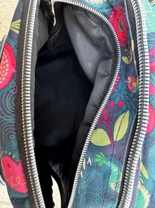 Mochila Totto  de corazones, pajaritos y flores