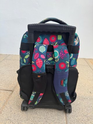 Mochila Totto  de corazones, pajaritos y flores