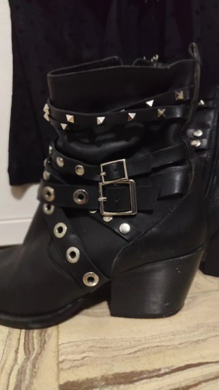 Camisas negras transparente ,con botines negras