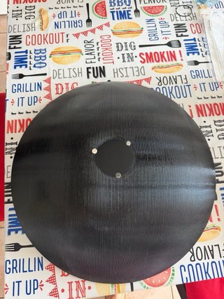 Centrotavola nero con decoro floreale