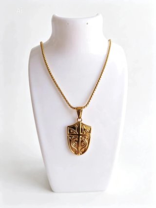 Cadena con dije escudo acero bañado en oro