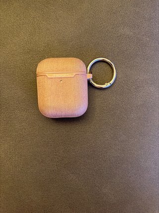 Airpods Apple con funda rosa