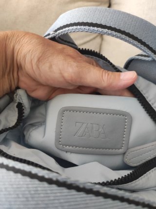 Bolso Zara acolchado con correa