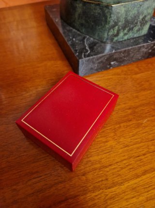 Caja con 15+7 estuches piel para joyería