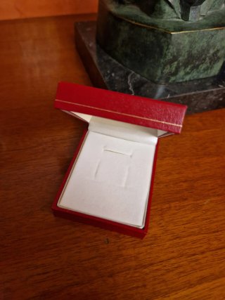 Caja con 15+7 estuches piel para joyería