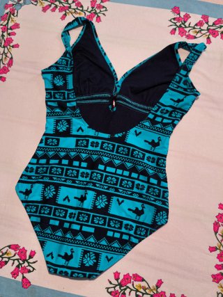 ¡OFERTA! Lote 10 Bikinis, Bañadores y Pareos Mujer