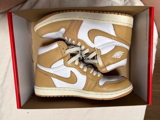 Nike Air Jordan 1 Beige y Blanco