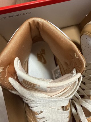 Nike Air Jordan 1 Beige y Blanco