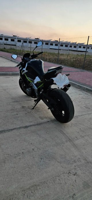 Kawasaki Z900 Full