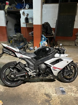 Yamaha R1 2008 Blanca y Negra