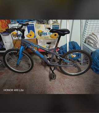 Bicicleta infantil gris y azul