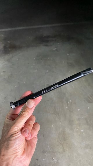 Eje Pasante Bicicleta MTB Negro