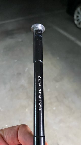 Eje Pasante Bicicleta MTB Negro