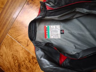 Mono Piel Dainese 2 Piezas Canguro Rojo/Negro