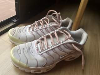 Nike Air Max Tuned 1 Rosa y Blanco
