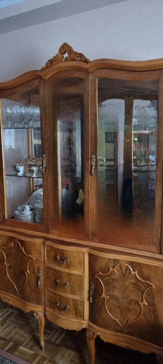 Vitrina de comedor de madera y cristal