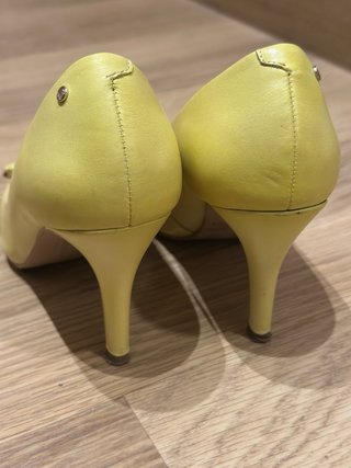 Zapatos de salón Martinelli amarillo pistacho