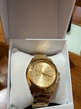 Reloj Guess Dorado y Blanco