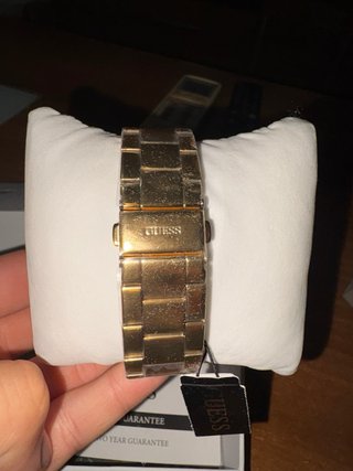 Reloj Guess Dorado y Blanco