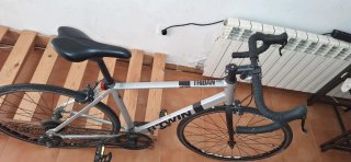 Bicicleta de carretera B'TWIN plateada