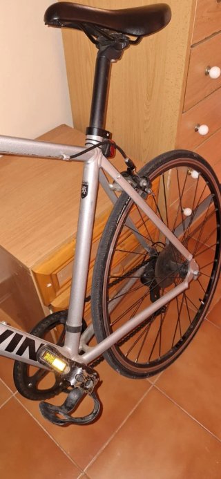 Bicicleta de carretera B'TWIN plateada