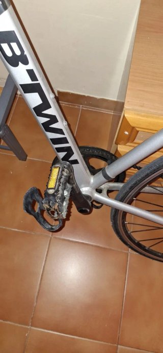Bicicleta de carretera B'TWIN plateada
