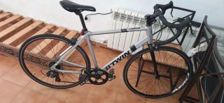 Bicicleta de carretera B'TWIN plateada