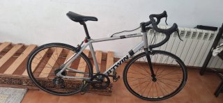 Bicicleta de carretera B'TWIN plateada