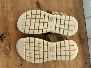 Sandalias beige con brillantes T.40
