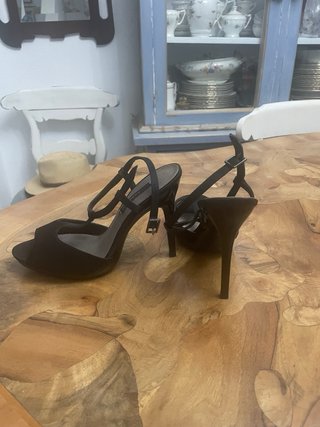 Sandalias Zara Negras T-Strap