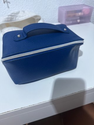 Neceser azul de piel sintética
