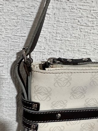 Bolso de hombro Loewe blanco y marrón