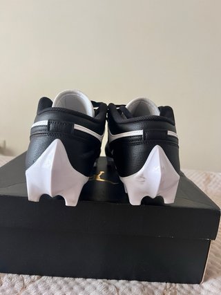 Zapatos de fútbol Jordan Hombre Negro/Blanco
