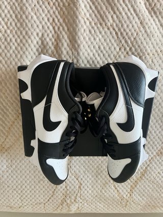 Zapatos de fútbol Jordan Hombre Negro/Blanco