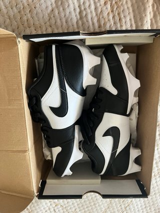 Zapatos de fútbol Jordan Hombre Negro/Blanco