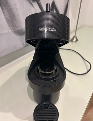 Cafetera Nespresso Vertuo De'Longhi Negra