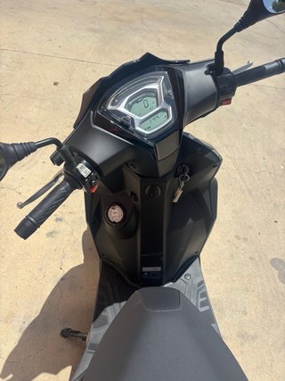 Moto Kymco 125 Gris Scooter nueva
