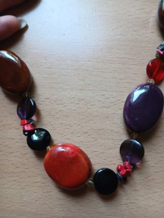 Collana con perle colorate vere