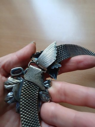 Collana con fiori e pietre blu